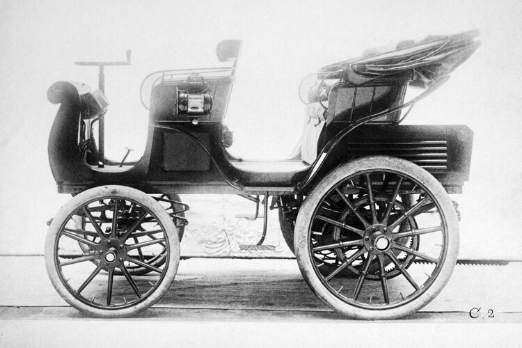 Mit großer Wahrscheinlichkeit handelt es sich wirklich um das „Egger-Lohner-Elektromobil Modell C.2 Phaeton“ vom Baujahr 1898. (Foto: Porsche)