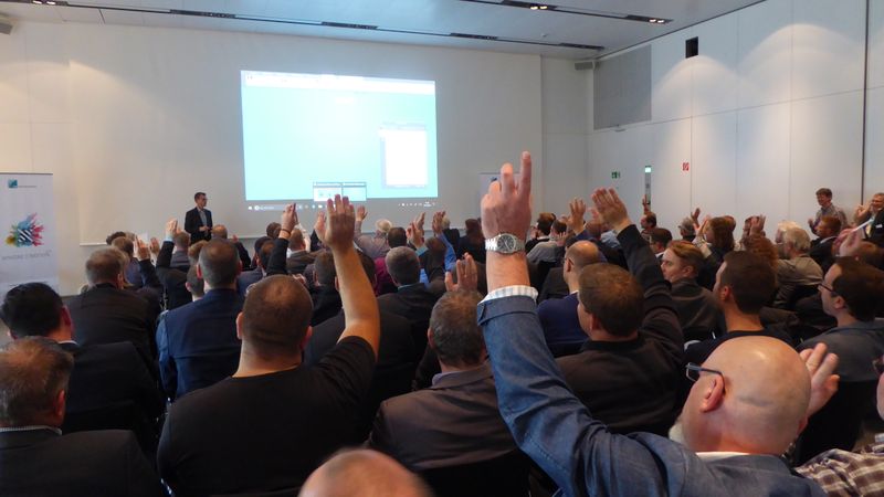 Engagiertes Publikum in der BMW Welt. (Bild: C4B)