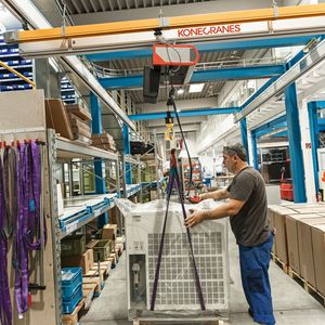 Bei SCM Pneumatik sind zwei Einträger-Leichtkrane von Konecranes im Exportbereich und in der Inlandsverpackung im Einsatz.