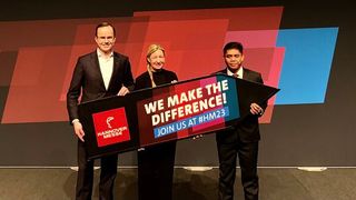 Die diesjährige Hannover Messe will gleich vier große Herausforderungen der Gegenwart adressieren. Wie die Messe hierfür als Plattform dienen möchte, erklärte Dr. Jochen Köckler (li) heute im Rahmen der Press Preview. (Bild: Vogel Communications Group)