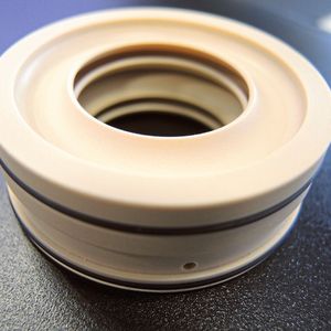 Kompensatoren aus Flüssigsilikon (Liquid Silicone Rubber/LSR) (Bild:  Brabender Technologie)