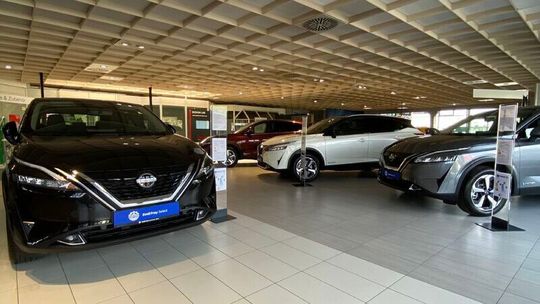 Die Nissan-Fahrzeuge stehen in Schwäbisch-Hall auf 150 Quadratmetern Ausstellungsfläche.(Bild:  Nissan)