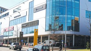 18 Monate nach dem Spatenstich hat die neue Zentrale der Autohausgruppe von der Weppen eröffnet. (Baeuchle/»kfz-betrieb«)