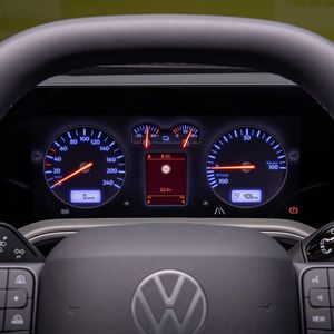In the VW Tiguan's cockpit, users can select the Golf 4 display style if they wish.(Source:  Volkswagen AG)