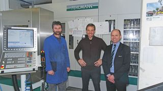 De g à d : Gérald Truan, mécanicien de précison et opérateur sur la Versa 825; Thierry Keist, responsable marketing chez Trimos et Martial Marmy, technicien de vente chez Fehlmann. (MSM)