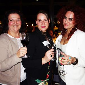 (m.) Sabrina Hoefs, ALSO mit den IT-BUSINESS Damen (l.) Lilli Kos und Besa Agaj (Bild: IT-BUSINESS)