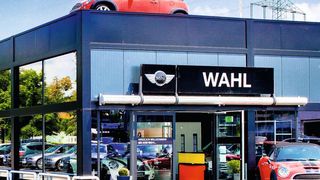 Mit 16 Prozent Zuwachs bei den Gesamtverkäufen im vergangenen Jahr steht die Wahl-Gruppe in Siegen jetzt auf Rang 19 der großen deutschen Autohändler.  (Wahl)