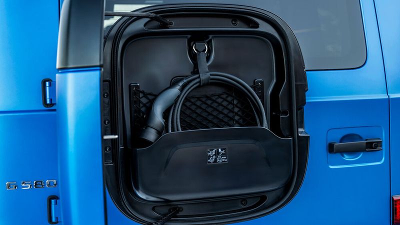 Statt Ersatzrad gibt es ein Ladekabel. (Bild: Mercedes-Benz)