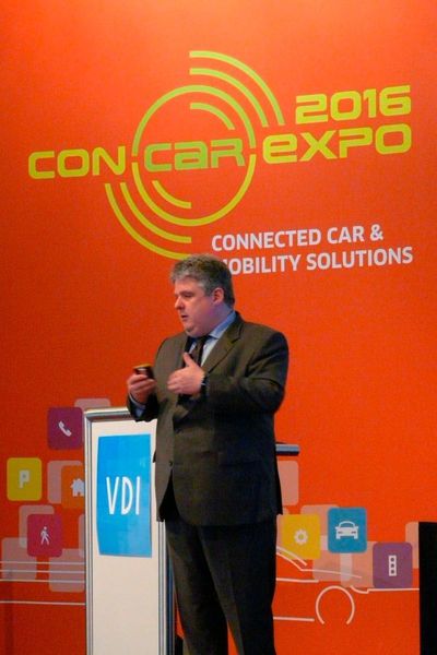Dipl.-Phys.-Ing. Markus Loosen von Microsoft stellt das das Auswerten von Bewegtdaten mit der Cortana Intelligence Suite-Software vor. (Gerald Scheffels)