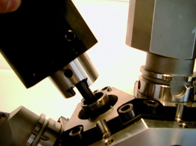 Bild 2: Auswechseln eines angetriebenen Werkzeugs auf HSK-T-Basis. Bild: Mimatic (Archiv: Vogel Business Media)