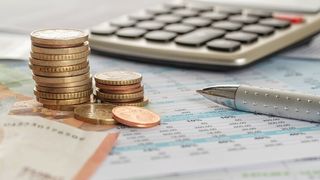 Verspätete Zahlungen und ausbleibende Forderungen setzen viele Unternehmen im Maschinen- und Anlagenbau unter Druck. (Bild: © Zerbor - stock.adobe.com)