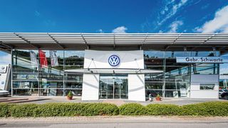 Die Autohäuser Schwarte (Meppen) und Braasch (Oldenburg) treten künftig unter der gemeinsamen Dachmarke Nowag auf. Im Kundenkontakt vor Ort in den Betrieben ergänzt diese Dachmarke die etablierten Händlermarken. (Bild: Gebr. Schwarte)