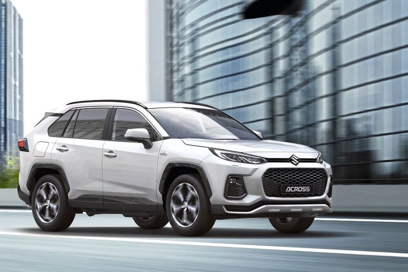 Das Modell wird Suzuki mit Plug-in-Hybridantrieb anbieten. Bis zu 75 Kilometer weit soll das SUV rein elektrisch fahren können. (Bild: Suzuki)