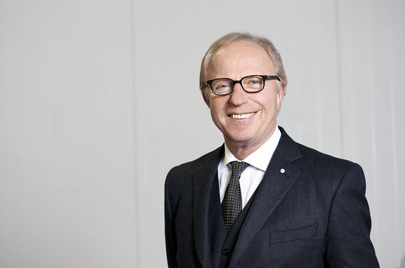 „Die gemeinsame Nutzung der vorhandenen Infrastruktur für Präsentation, Vorführung und Services sind ein wichtiges Plus der Partnerschaft zwischen Hwacheon, Wollschläger und Hommel”, sagt Frank Wollschläger, geschäftsführender Gesellschafter der Wollschläger GmbH & Co. KG. (Bild: Wollschläger)