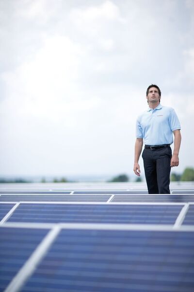 Allein in Deutschland sind bereits 12,8 Mio. m² Fläche mit Sonnenkollektoren bedeckt, die Sonnenenergie in Wärme umwandeln. Bild: Rampf Dosiertechnik (Archiv: Vogel Business Media)