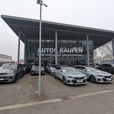 In Düsseldorf betreibt Arndt auf der Automeile am Höherweg ein repräsentatives Autohaus für Gebrauchtwagen.  (Bild: Mauritz – VCG)
