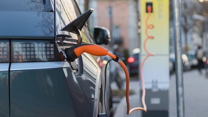 In China laden die E-Autofahrer überwiegend zu Hause. Das öffentliche Ladenetz soll nun stark ausgebaut werden.(Bild:  Dirk Kunde)