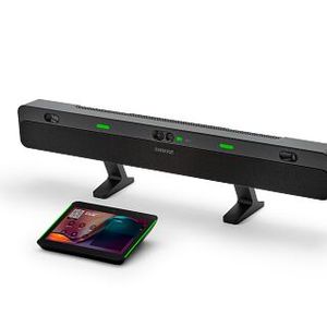Die Intellimix Bar Pro arbeitet mit vier integrierten 4K-Kameras, die automatisch aktive Sprecher erkennen und den Bildausschnitt anpassen. Mitgeliefert wird das 10 Zoll große Intellimix Touch Panel.(Bild:  Shure)