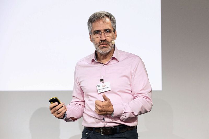 Dr. Michael Nussbaumer, Geschäftsführer von Pruess, führte in seinem Vortrag die Teilnehmer Fließbild zur Datenintegration. (Bild: Stefan Bausewein)