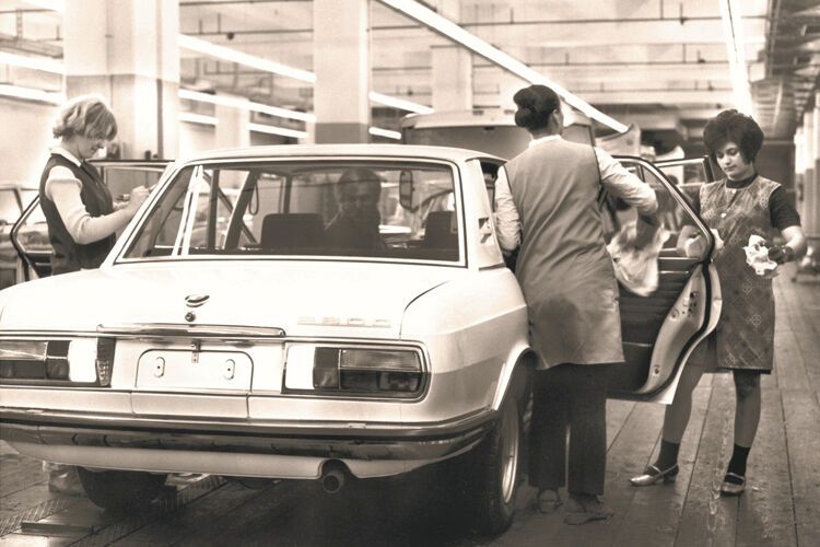 BMW 2500, Produktion in München, 1970. (Bild: BMW)