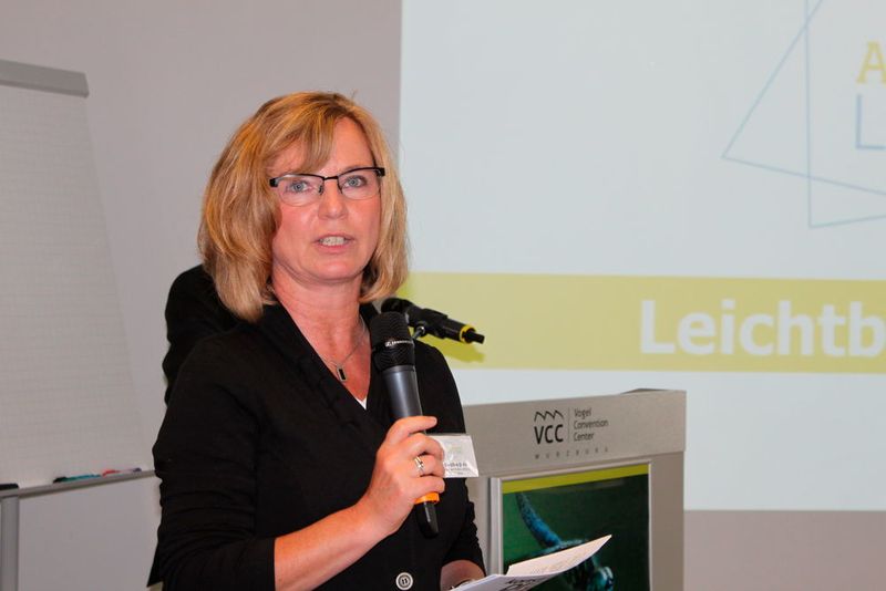 Weiter ging es mit dem Thema Leichtbauwerkstoffe. Dr. Hajo Dieringa erläuterte in seinem Vortrag, welche Vor- und Nachteile Magnesiumlegierungen im Leichtbau mit sich bringen. (V. Siegl/konstruktionspraxis)