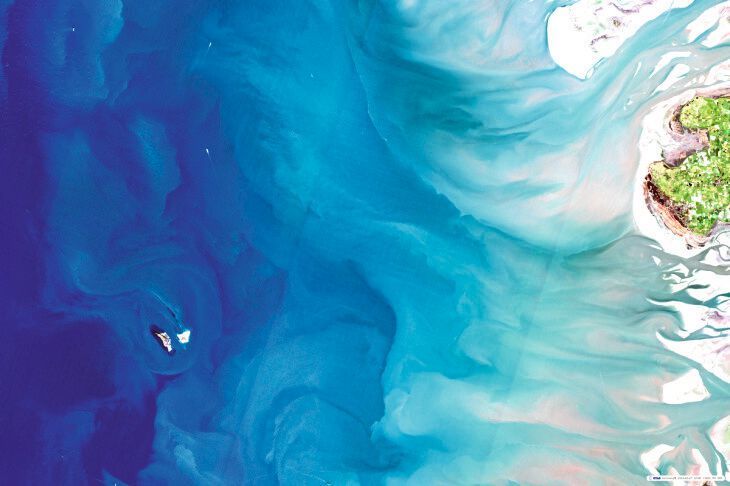 Satellitenbild der Nordsee. Zu erkennen ist der Eintrag von Sedimenten und eine Algenblüte.  (ESA/HZG/KOF)