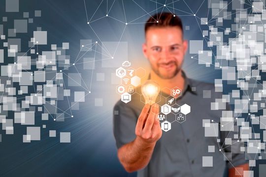 Bild 1: Vom Austausch technischer Informationen und Daten profitieren alle – die Anlagenbetreiber, die Service Provider und die Hersteller von Maschinen und Komponenten für die Industrie. Bild 1: Vom Austausch technischer Informationen und Daten profitieren alle – die Anlagenbetreiber, die Service Provider und die Hersteller von Maschinen und Komponenten für die Industrie.