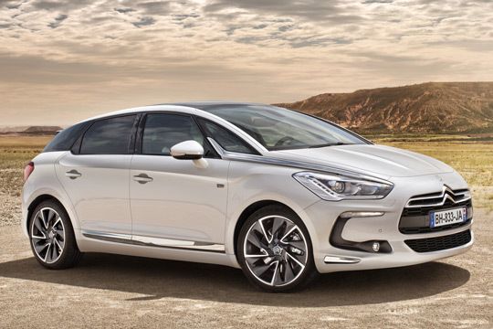 Spagat zwischen Vergangenheit und Zukunft: Doch nur die Namensgebung des DS5 ist rückwärtsgewandt. Bei Design, Antriebstechnik und Abstimmung gibt sich das Fahrzeug besonders modern. (Citroën)
