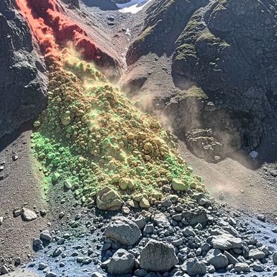 Computer-Simulation eines Felssturzes (Bild: Adobe Firefly / CADFEM )