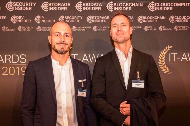 Extra aus Berlin angereist sind Peter Oehler und Martin Welker (v. l.) von Zenkit. (Bild: artful rooms / VIT)