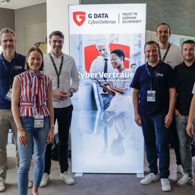 G Data und Nordanex kooperieren für mehr Cybersicherheit im Channel: (v. l.) Christian Weiss (Nordanex), Marie-Christin Kippar und Nikolas Schran (beide G Data), Dominik Becker (Nordanex) mit Konrad Wroblewski, Andy Felbinger und Tobias Komm (alle G Data) (Bild: Nordanex Systemverbund )