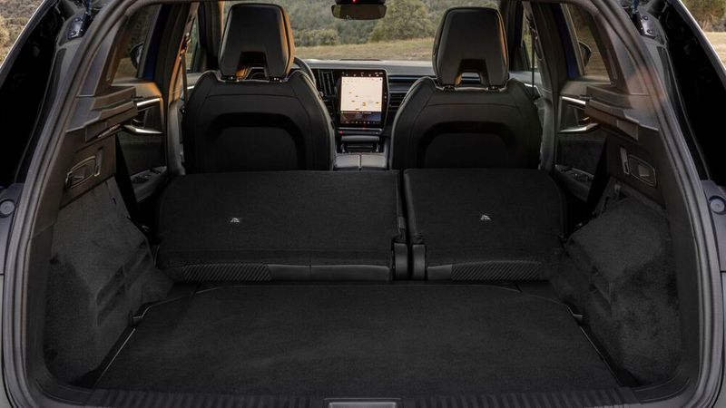 Das Kofferraumvolumen variiert je nach Sitz- und Rückenlehnenstellung zwischen 555 und 1.455 Litern. (Bild: Renault)