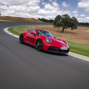 Für den elektrischen Boost treibt Porsche einen gewaltigen Aufwand.(Bild:  Porsche)