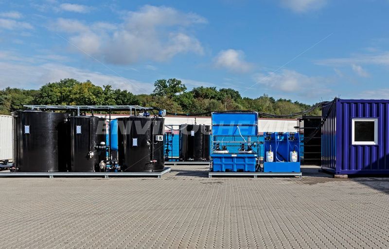 In offener Bauweise ausgeführte Module für die Abwasserbehandlung bei einem Farbenhersteller in Oman (Bild: Enviro Chemie)