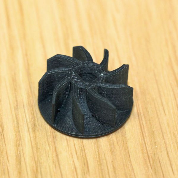 Auch wenn das Pumpenlaufrad später aus Metall sein wird, ist ein selbst gedruckter Prototyp aus Kunststoff günstiger und schneller erhältlich. (Lauda)