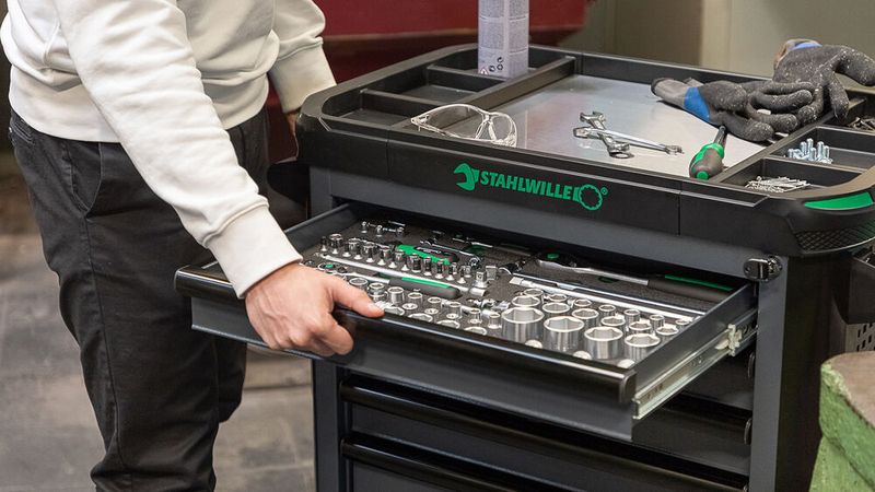 Stahlwille bietet aber auch ingesamt drei Werkzeugsortimente an.  (Bild: Stahlwille)