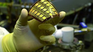 Herstellung von Mikrobrennstoffzellen mit der Folientechnik. Bild: Fraunhofer IZM (Archiv: Vogel Business Media)