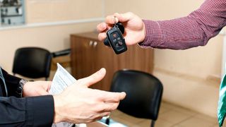 Der Gebrauchtwagenhandel könnte sich durch die Änderungen im Gewährleistungsrecht grundlegend ändern, befürchtet die ZDK-Rechtsabteilung.  (Bild: gemeinfrei)