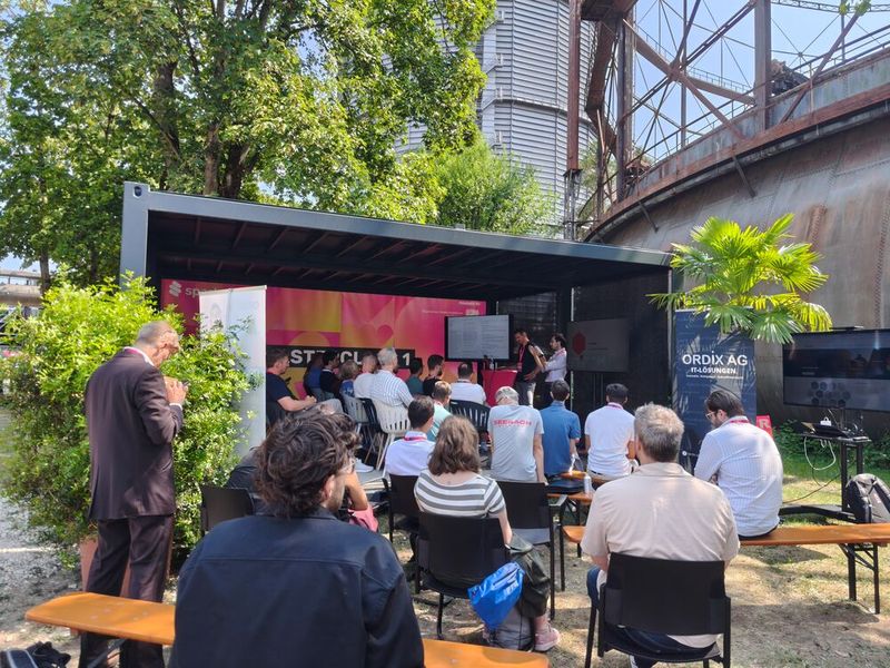 Auf dem Sparkscon-Gelände fanden unter freiem Himmel zudem zwei Masterclasses statt. (Bild: © Serina Sonsalla)