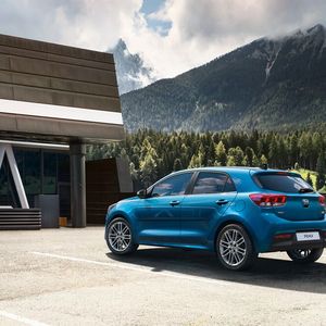 Die Topversion mit 100 PS ist mit zwei Getriebevarianten bestellbar, als Neuerung bietet sie ein 48-Volt-Mildhybridsystem.(Bild:  Kia)