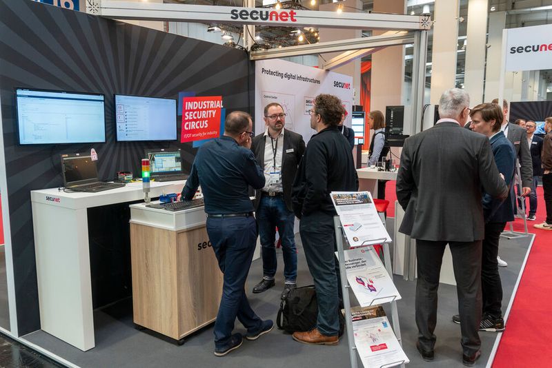 Mit Secunet Edge bietet das Unternehmen aus Essen eine sichere Plattform für IIoT und Edge Computing, die drei normalerweise getrennte Produktkategorien vereint: ein IIoT-Gateway, eine Edge-Computing-Plattform und eine Firewall mit Netzwerküberwachung. Diese integrierte Lösung bietet laut des Unternehmens somit eine umfassende Sicherheitsstrategie und optimiert die Datenverarbeitung und -übertragung. (Bild: Vogel Communications Group)