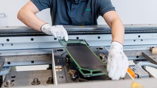 Die neuen Bipolarplatten sollen rund 20 Prozent mehr Leistung liefern als die der Vorgängergeneration. (Bild: Schaeffler)