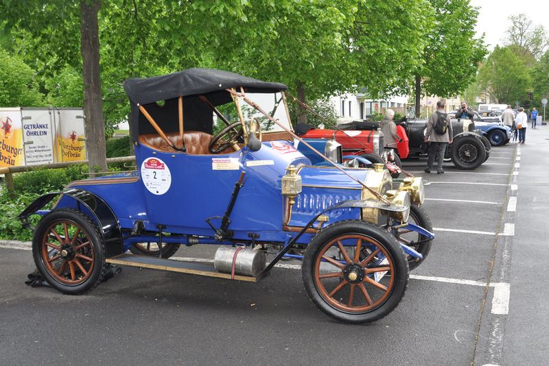 Darunter waren einige sehr alte Fahrzeuge, wie der De Dion Bouton aus dem Jahr 1912. (Foto: Grimm/Dominsky)