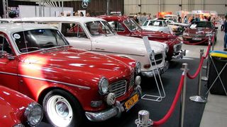 Auf der Auto-Nostalgia in Krakau standen jede Menge Fahrzeuge zum Verkauf, darunter  verschiedene Volvo-Modelle. (Bild: Jozef Trzionka)