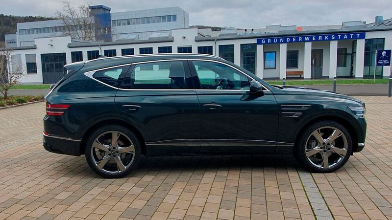 1. Die Abmessungen: Der GV80 ist 4,95 Meter lang, 1,98 Meter breit und 1,72 Meter hoch.  (Bild: Mauritz – »kfz-betrieb«)