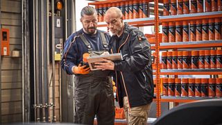 Professionelle Reiniger haben oft eine höhere Konzentration aktiver Substanzen. Ein willkürliches Mischen bietet daher größere Risiken. (Bild: Berner)