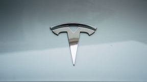 Tesla will den Streit um die Benamung des Assistenzsystems beenden. (Bild: frei lizenziert)
