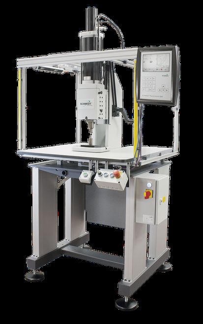 Pneumatikpresse_mit_Lichtvorhang ()