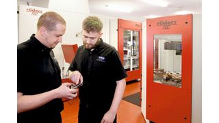 Mark Walsh (left), shop floor manager at Galway Tool & Mould, in discussion with Roeders toolmaker, Ronan Faherty. (Source: Hurco)