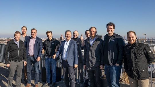 (Mitarbeiter von Cancom und Quuppa beim Kick-off-Meeting in München. (Bild: Cancom))